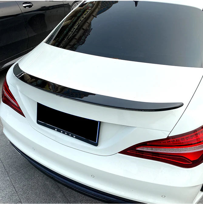 Mercedes CLA spoiler blank svart