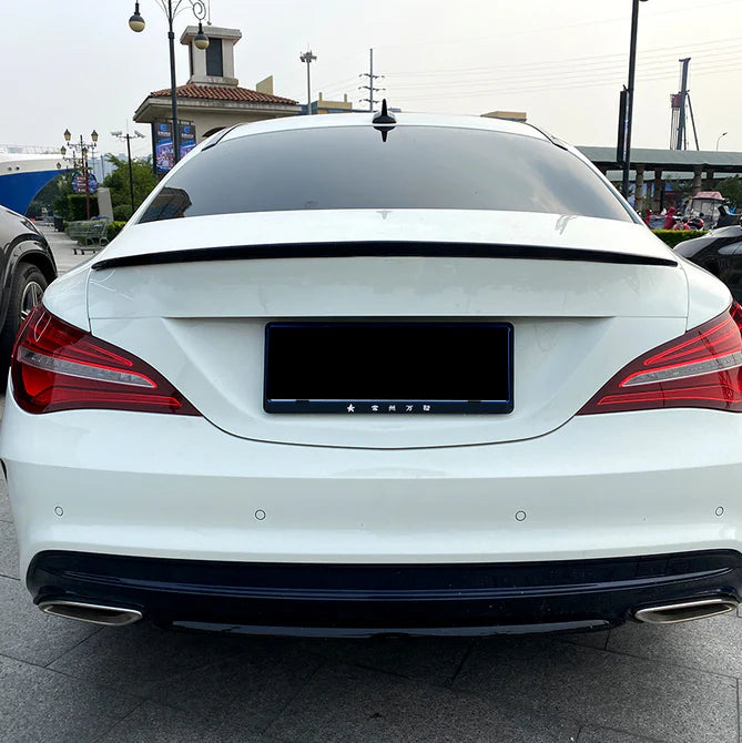 Mercedes CLA spoiler blank svart