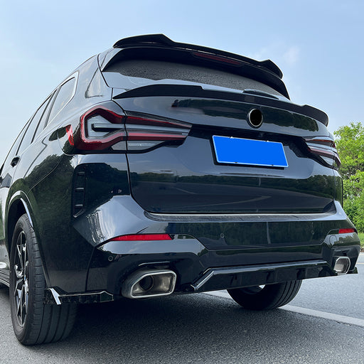 Gloss black mid spoiler on BMW X3 G01 rear trunk lid with aerodynamic wing design