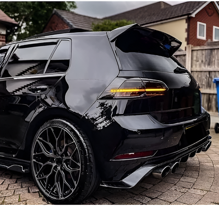 Dynamisk Bakspoiler till Volkswagen Golf 7/7.5 blank svart
